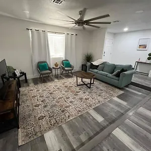  Holiday home 3bedroom 2bath 15 Min To Strip 10 Downtown